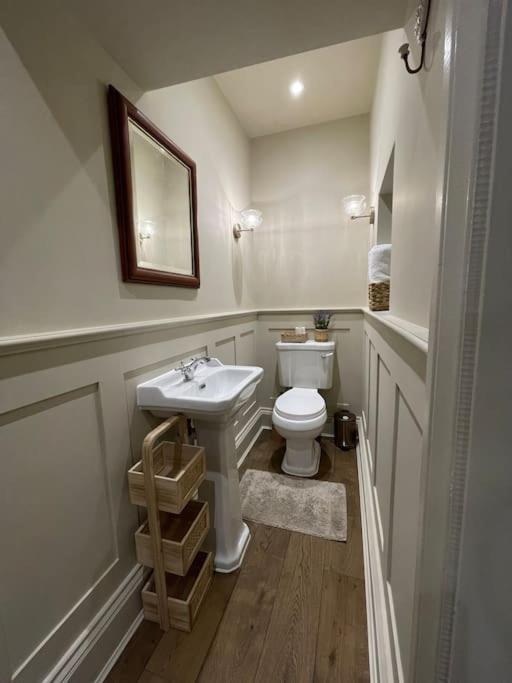 Peaceful Apartment In The Heart Of Frome Exterior photo